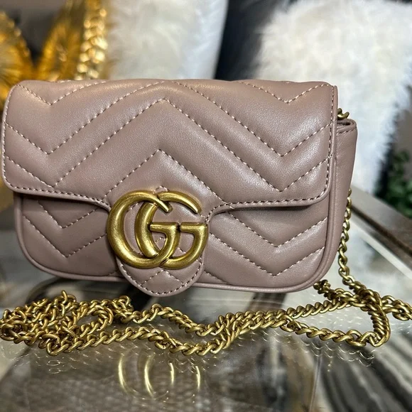 🔥🔥🔥 Gucci Women's Beige Quilted Mini Crossbody Bag with Gold Chain 🔥🔥🔥 - Picture 8 of 8